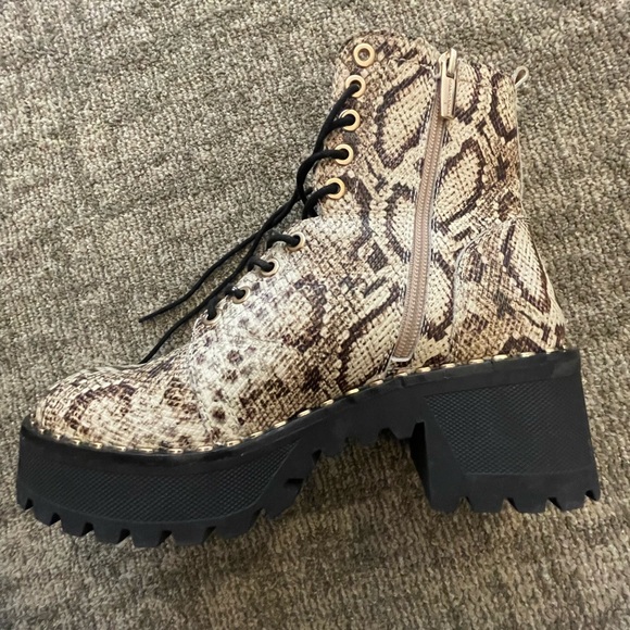 Y2K 90s style Vince Camuto snakeskin leather platform chunky boots - Picture 1 of 13